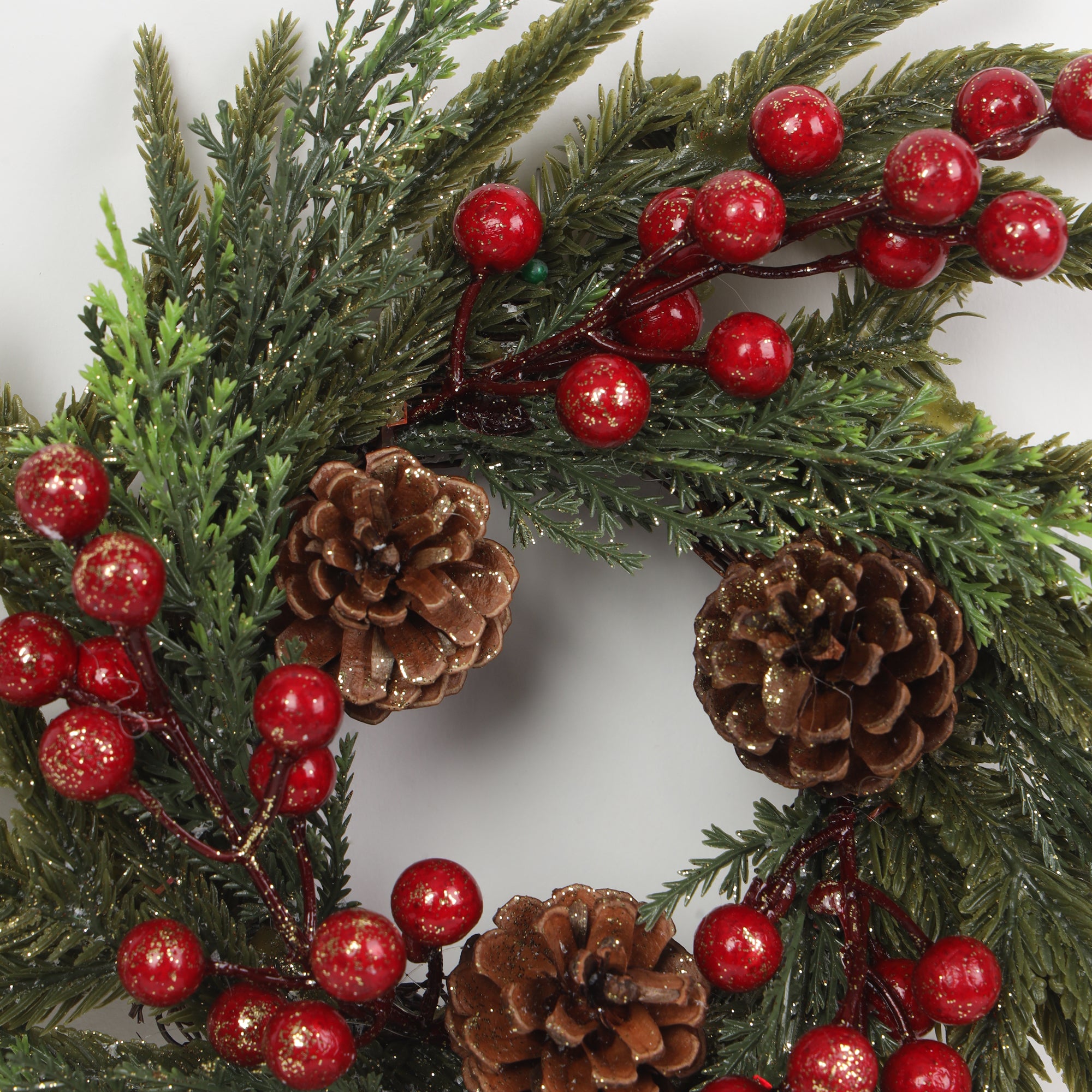 HL Holy Wreath With Berries